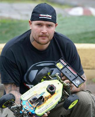 Robert Gustavsson signs for Losi