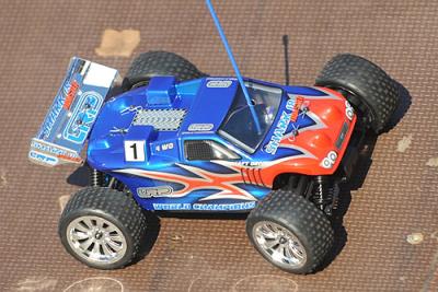 LRP Shark-18 Race MT Non-RTR