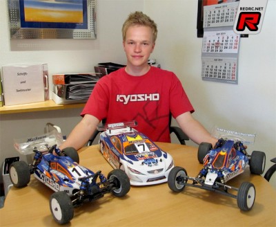 Christopher Krapp re-signs with Kyosho